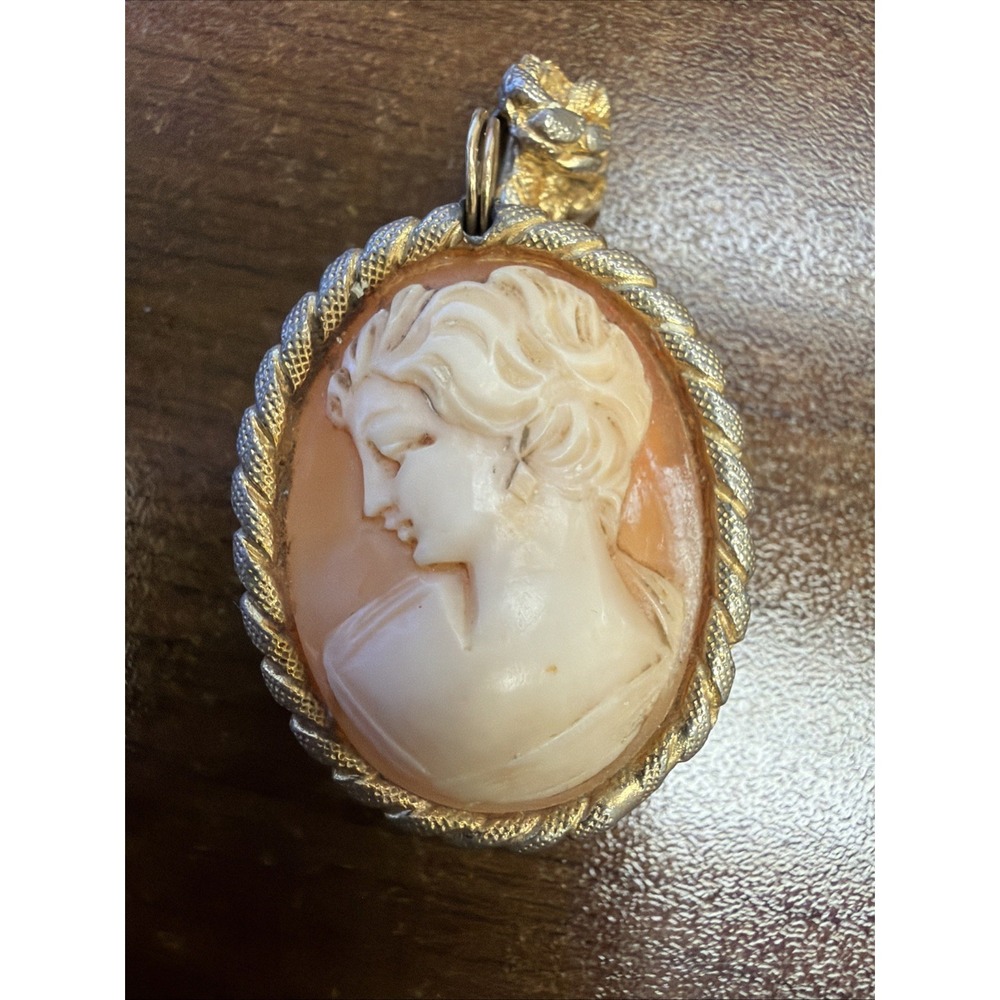 Vtg Cameo Locket Pendant Watch Swiss 17 Jewels Hidden Watch Gold Tone - UNTESTED